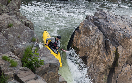 Outdoor activites availaible in nova such as kayaking in Great Falls.
